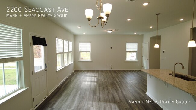 Building Photo - 2200 Seacoast Ave