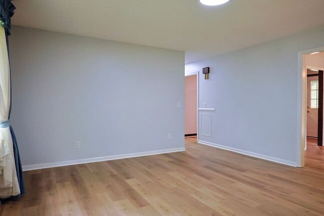 Building Photo - nice renovated 4 Bed 3 Bath