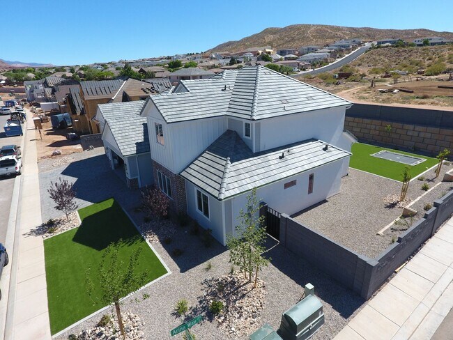 Building Photo - Stunning 5 Bedroom Home with Premium Upgrades Throughout