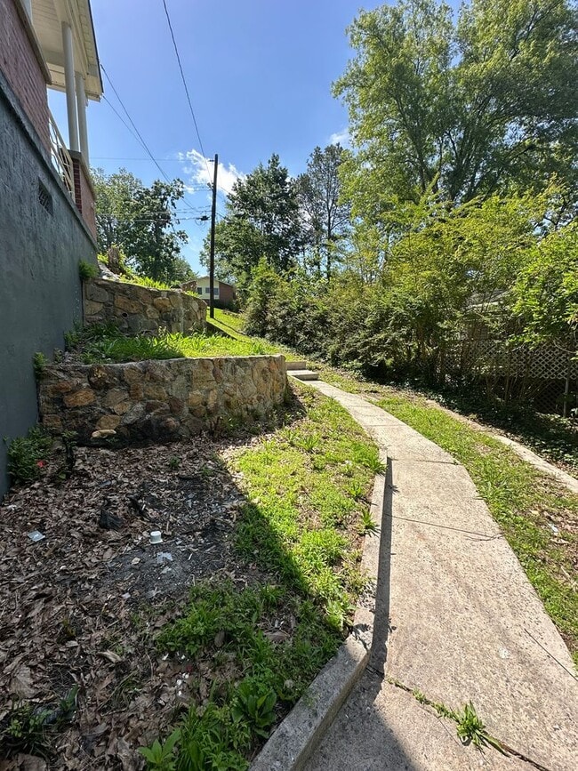 Building Photo - 1604 McCall Dr