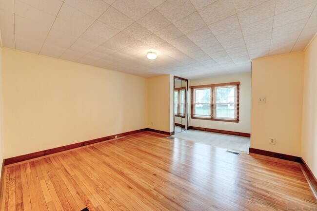 Building Photo - 274 Bristol St