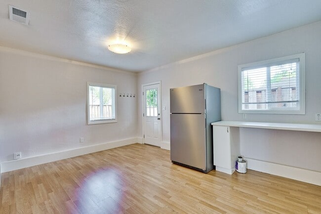 Building Photo - Private ADU with Fenced Yard, Indoor Laundry, and Prime Location