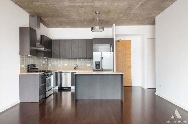 Building Photo - 600 N Fairbanks Ct