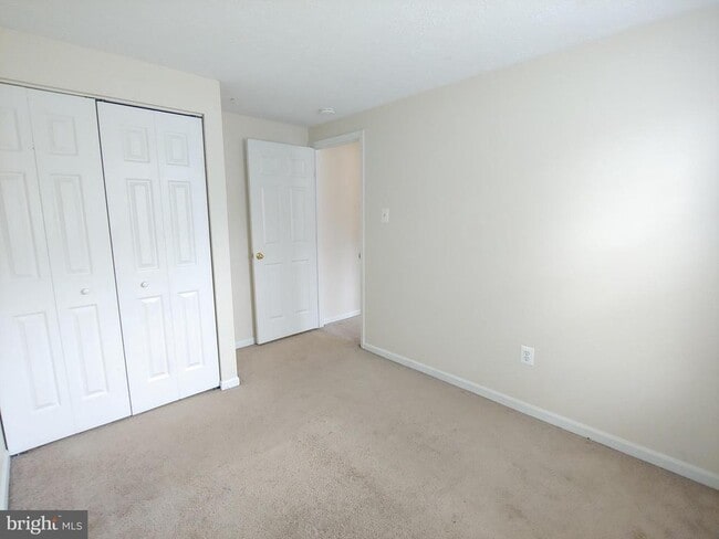 Building Photo - 1247 Seminole Dr