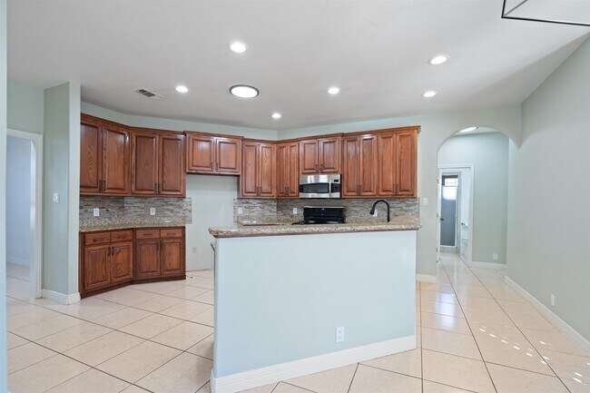 Building Photo - 206 Saddle Blanket