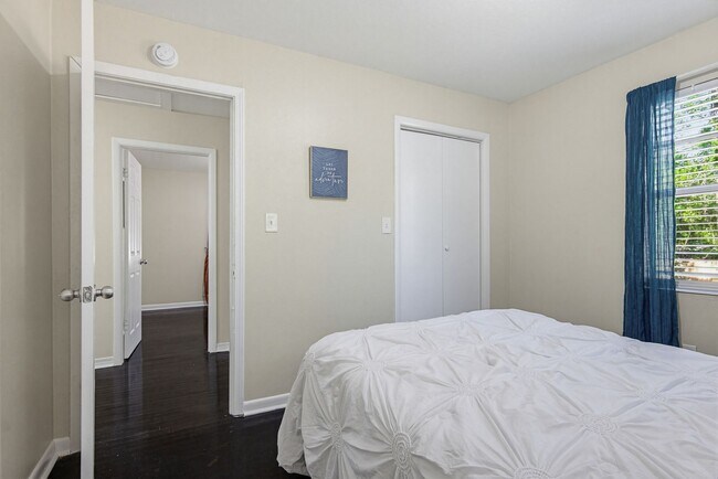 Building Photo - 1095 Texas Pkwy