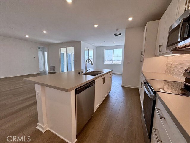 Building Photo - 6136 Valentina Wy