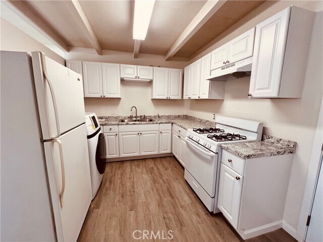 Building Photo - 635 Palm Dr