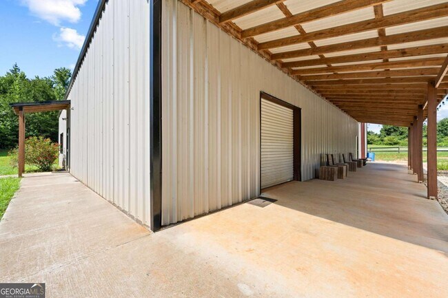 Building Photo - 221 Columbus Dr