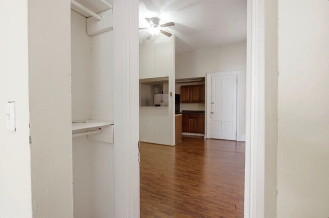 Building Photo - 122 E University Ave