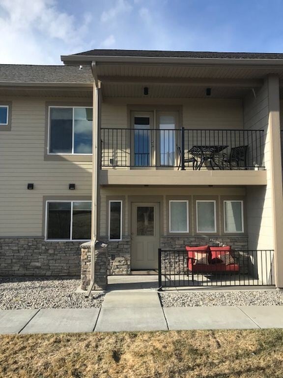 Building Photo - 3 Bedroom, 2 1/2 Bathroom Townhouse -2 weeks free rent with 1-year lease-