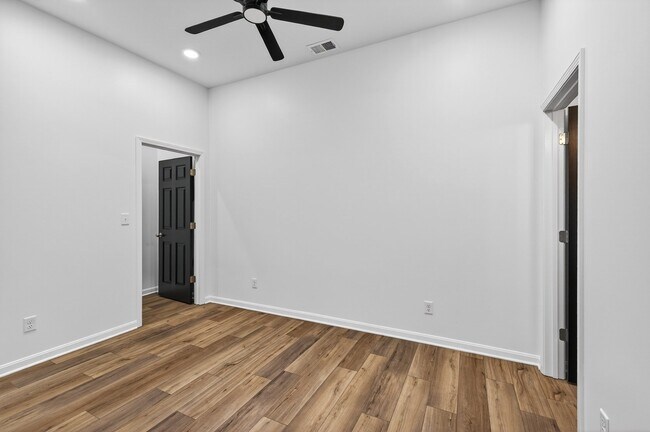 Building Photo - 508 Lilly Ave