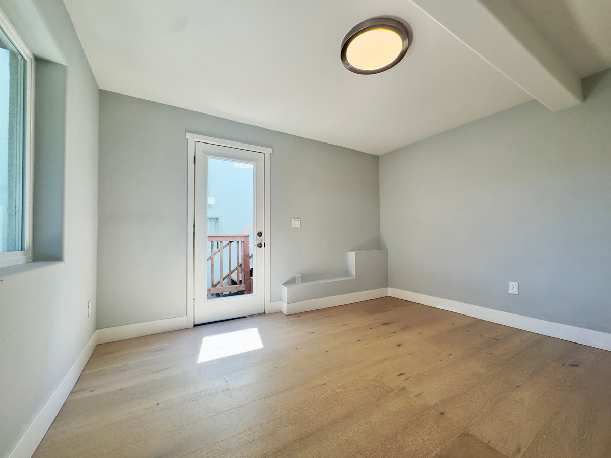 Building Photo - 914 Everett Ave