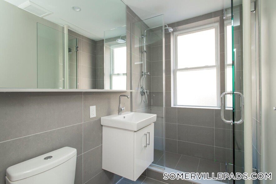 Building Photo - 136 Highland Ave