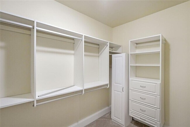 Building Photo - 2675 Rosalyn Ln