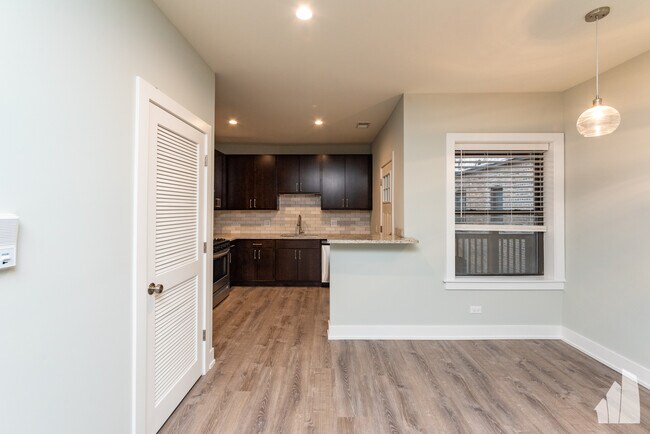 Building Photo - 1147 Maple Ave