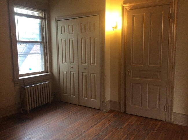 Building Photo - 303 E King St