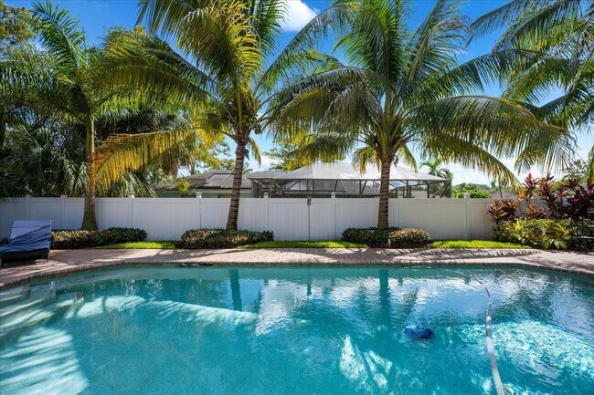 Building Photo - 14832 Paddock Dr