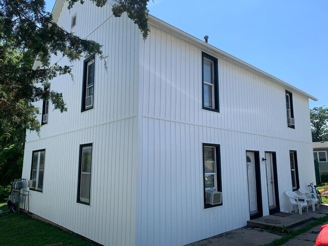 Building Photo - 1304 Sycamore St