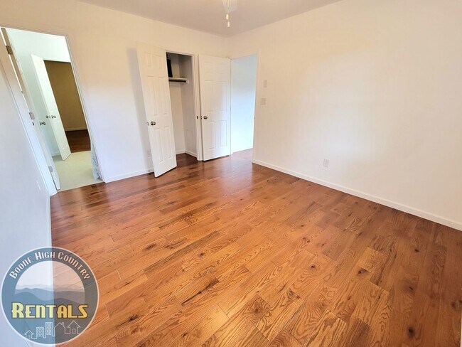 Building Photo - 427 Sugarloaf Rd