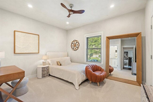 Building Photo - 1002 Meriden Ln