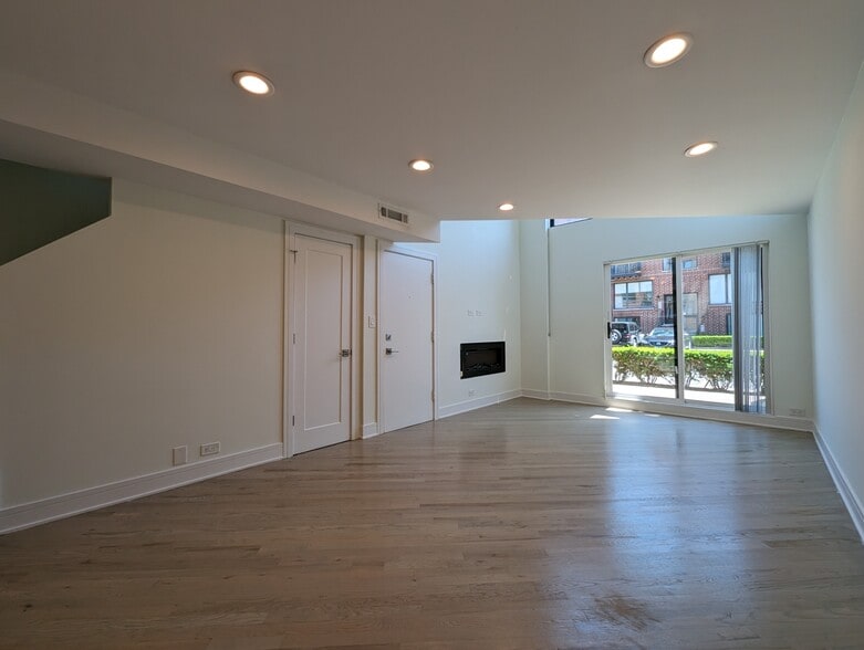 Building Photo - 932 W Grace St