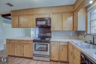 Building Photo - $500 Off 1st Month Special