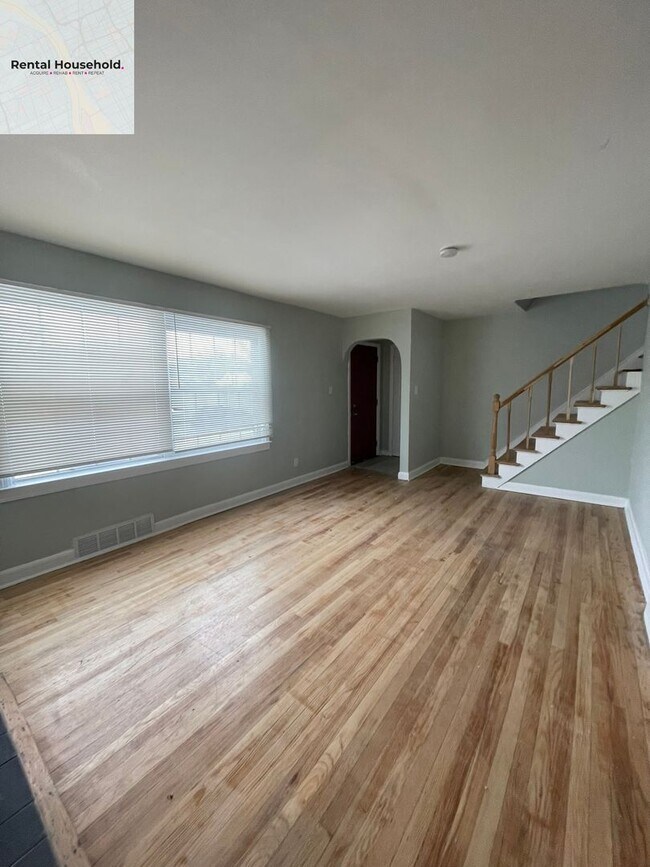 Building Photo - Spacious 3 Bedroom Home with Fenced Yard-Only $1200 a month