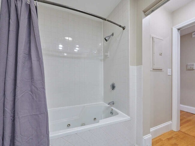 Building Photo - 754 Tremont St