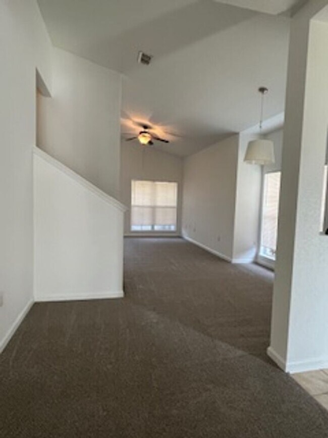 Building Photo - Beautiful Wexford Townhome!