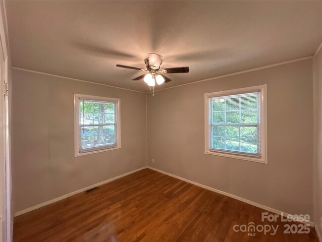 Building Photo - 2818 Ravencroft Dr