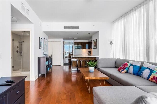 Building Photo - 6899 Collins Ave