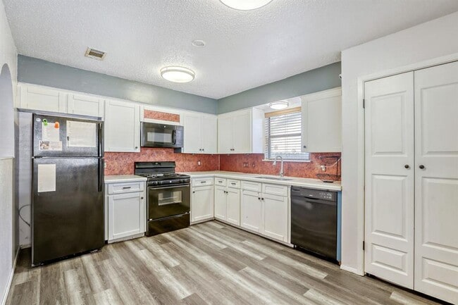 Building Photo - 12808 Irongate Ave