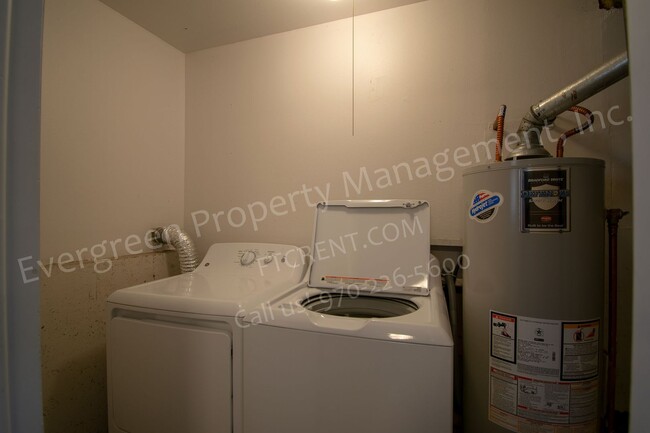 Building Photo - 3 Bedroom, 2 Bath Home in Fort Collins!