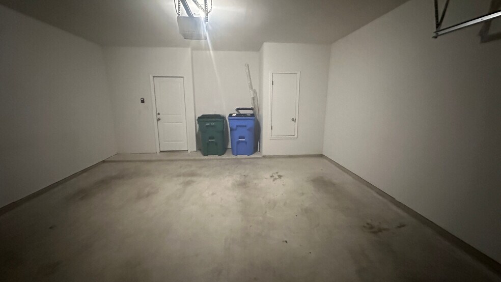 Building Photo - Room in Townhome on Cowbird Path