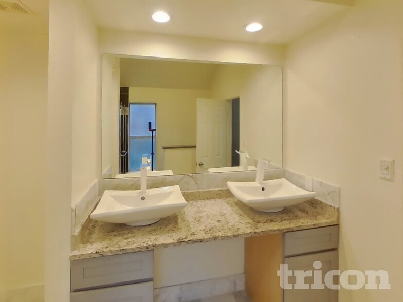 Building Photo - 2033 Oak Bend Ln