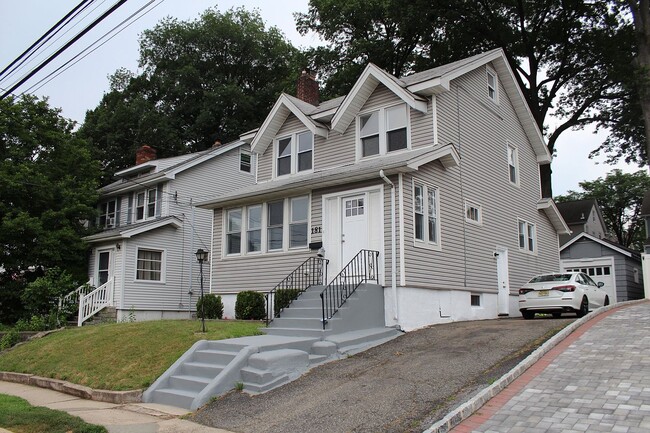 Building Photo - 181 Chestnut Ave