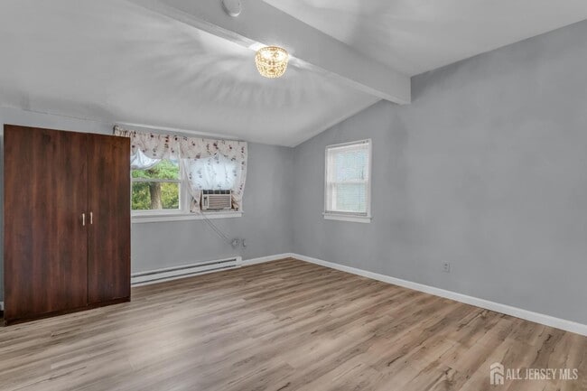 Building Photo - 177 Creek Rd