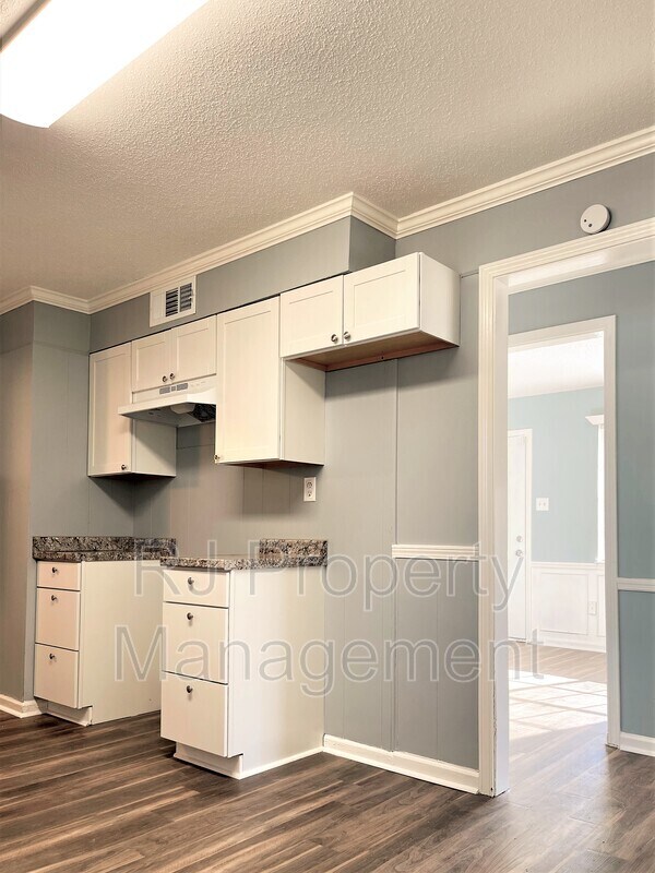 Building Photo - 3716 Bluff Wood Dr