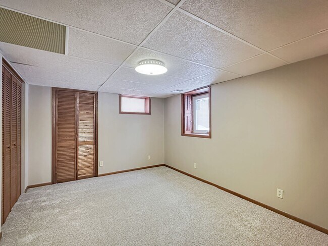 Building Photo - 4624 Maryland Ave N