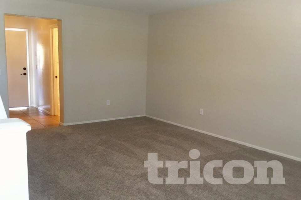 Building Photo - 2355 E Huntington Dr