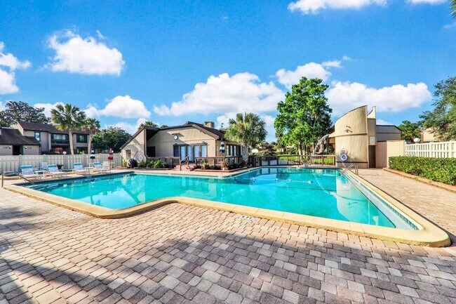Building Photo - 7760 Las Palmas Way