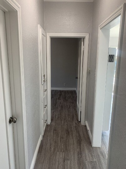 Building Photo - Spacious 2-Bedroom Apartment in Prime Los ...