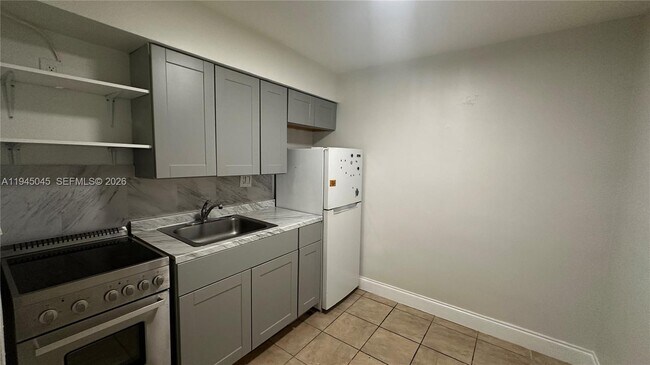 Building Photo - 732 Moffett St