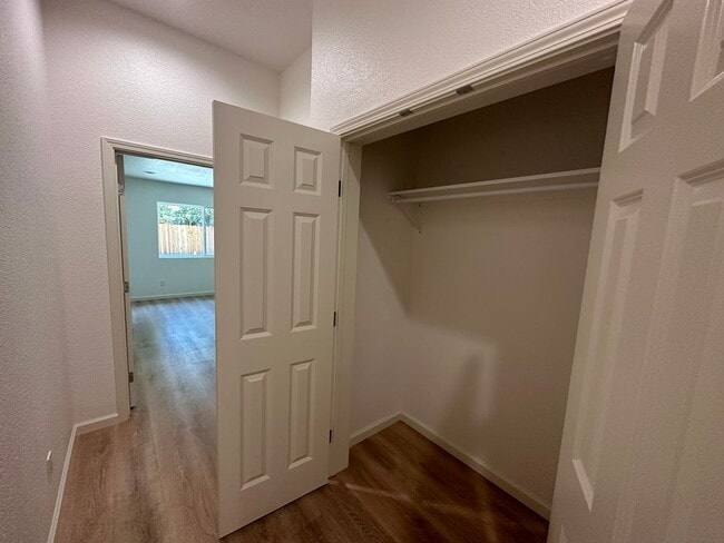 Building Photo - Newly Renovated 3 Bedroom 2 Bathroom Close to Town