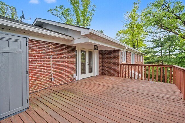 Building Photo - 415 Mountain View Rd