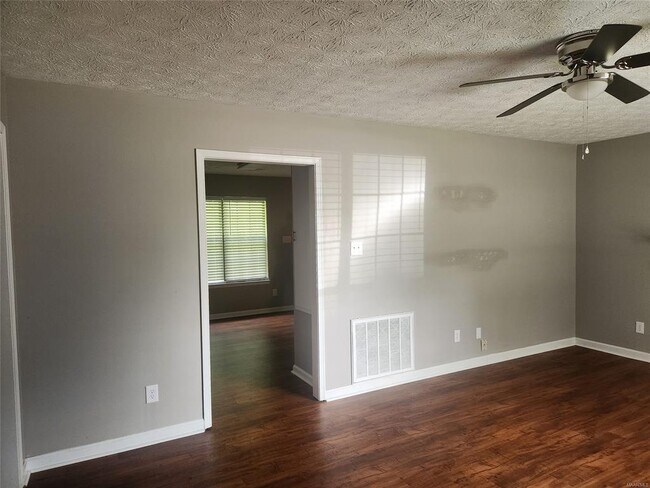 Building Photo - 1214 Camellia Woods Ct