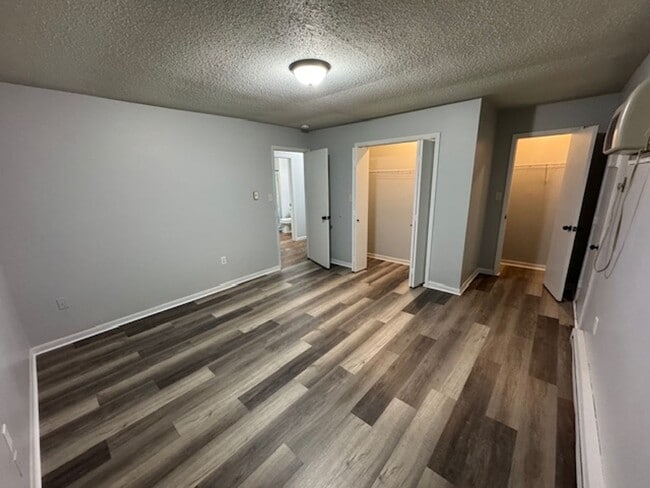 Building Photo - 209-215 Keigher Dr