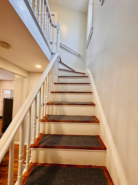 Building Photo - 28 Wabon St