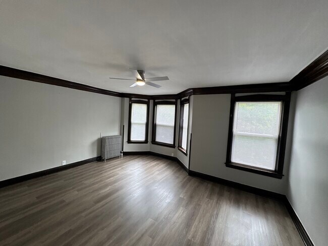 Building Photo - 6360 S Greenwood Ave
